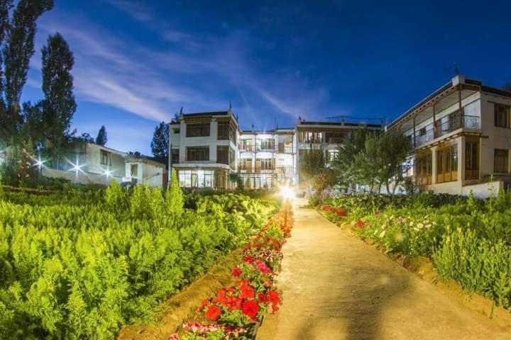 Hotel Jigmet, Leh Exteriör bild